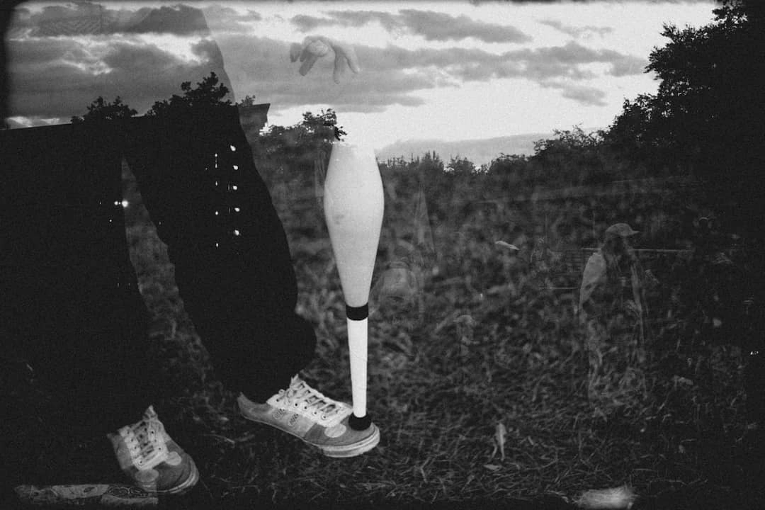 Fotografia documental em Lake District, Inglaterra — Festival Cultural de musica em preto e branco, Os pinos de Alejandro por Talles Gomes (jimmy leto)